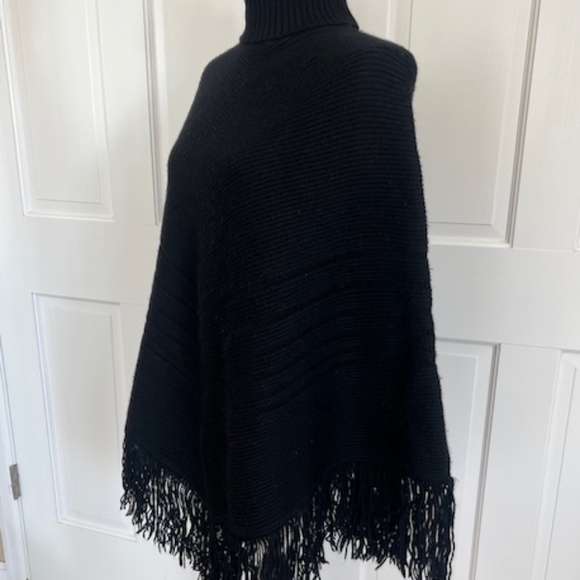 Banana Republic Black Merino Wool Turtle Neck Fringe Poncho Sweater Top XS/S - Picture 2 of 6